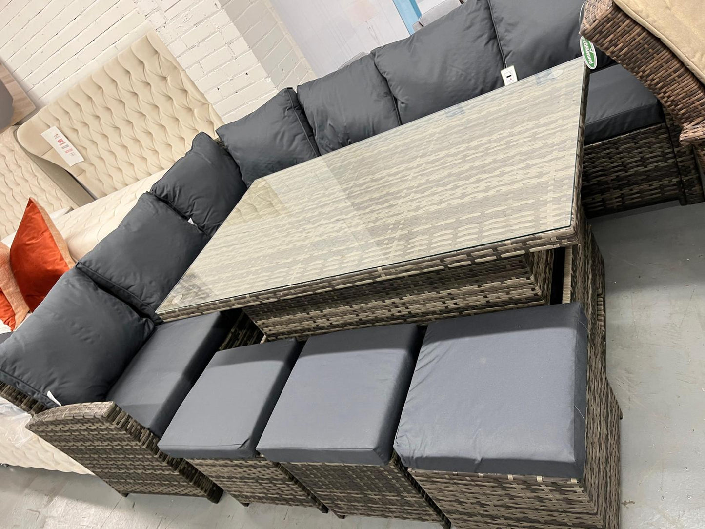 NEVADA CORNER GARDEN SET WITH RISE N  FALL TABLE